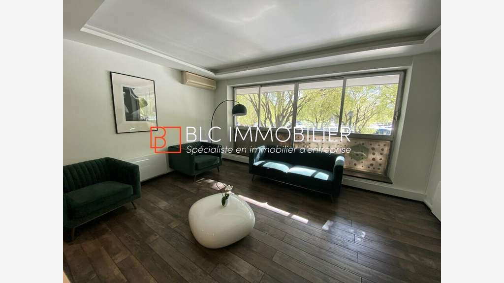 Bureaux à louer 107m² rond point du Prado 13008