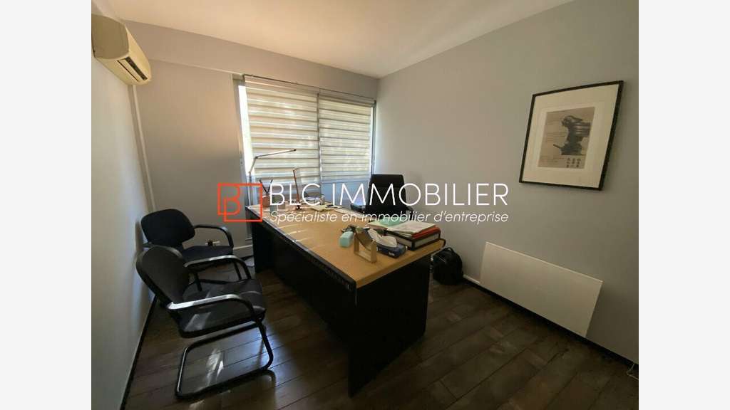 Bureaux à louer 107m² rond point du Prado 13008