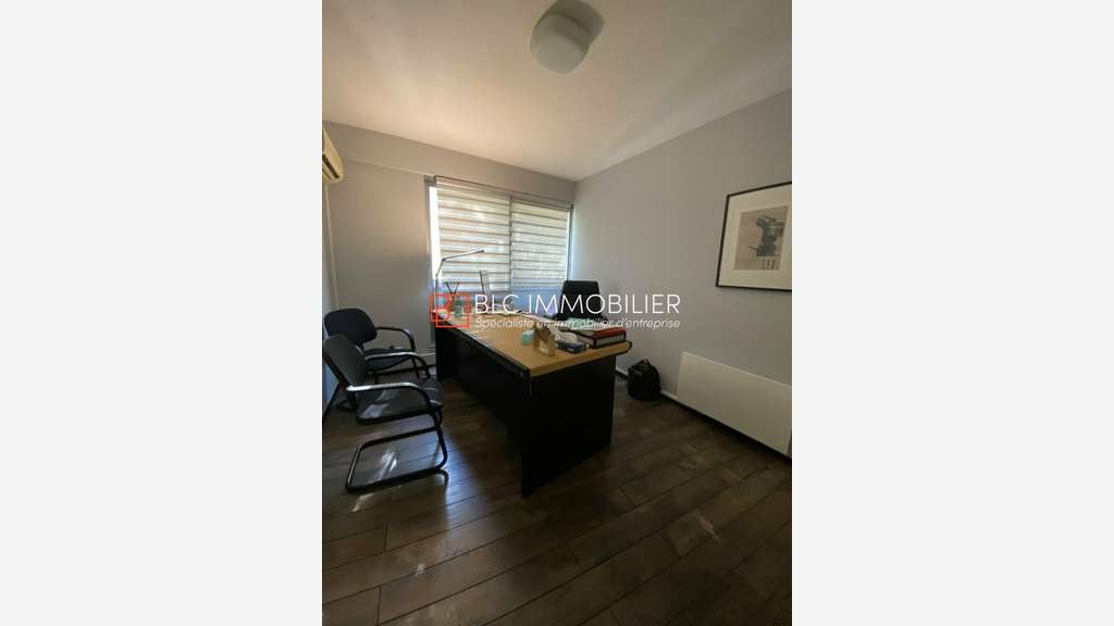 Bureaux à louer 107m² rond point du Prado 13008