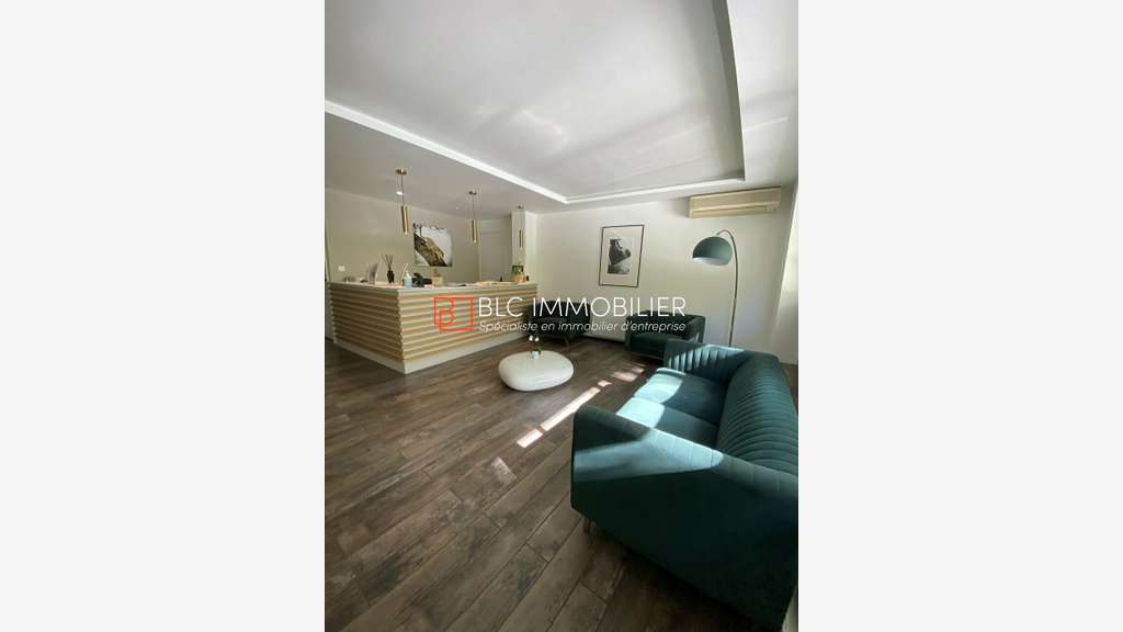 Bureaux à louer 107m² rond point du Prado 13008