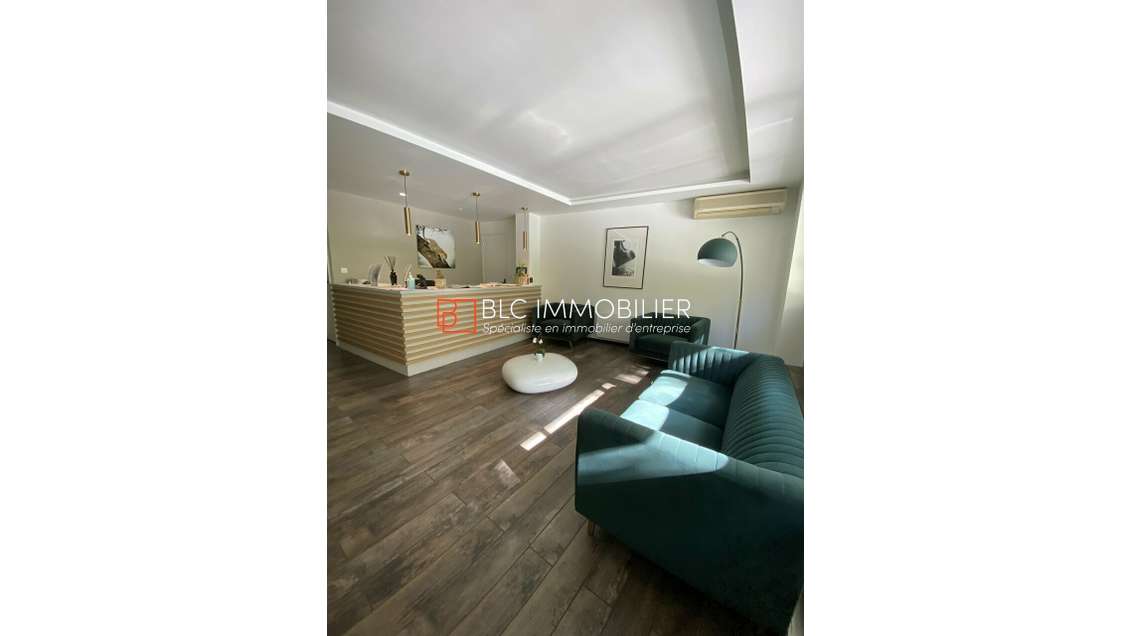 Bureaux à louer 107m² rond point du Prado 13008