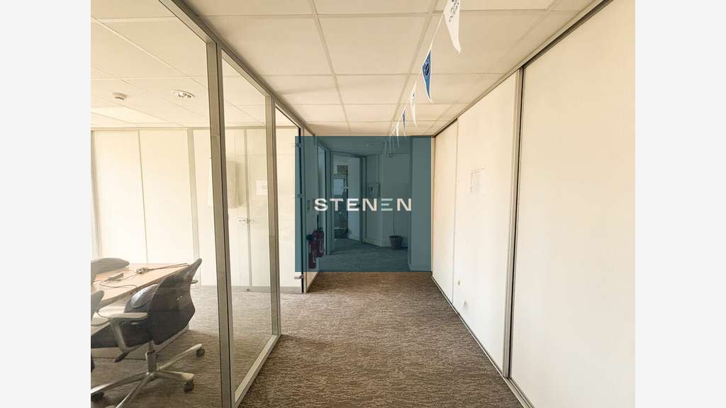 Loue bureaux lumineux 150m² R+1 à Marseille 13008