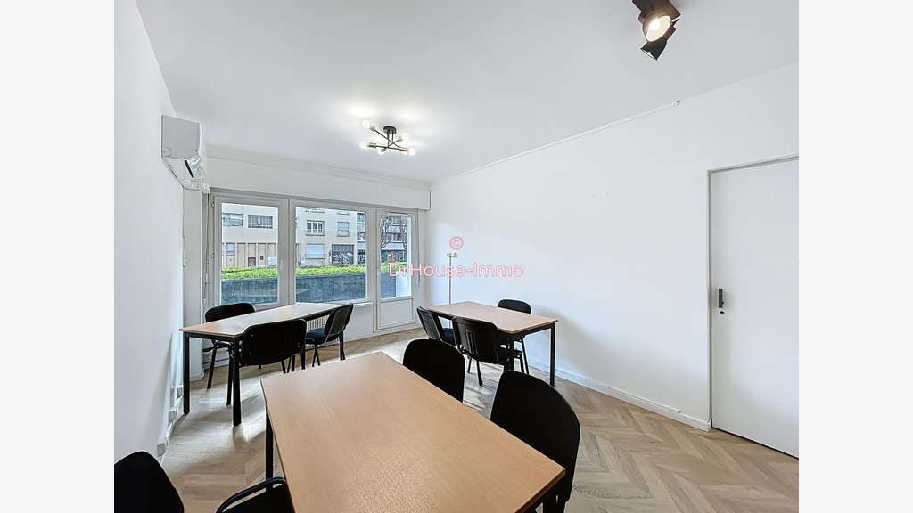 Location bureau 16m² empl stratégique Marseille 8e