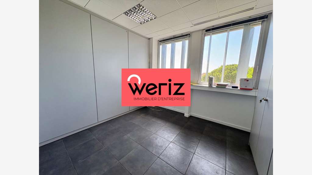 A louer bureaux de 400m² en R+1 à Marseille 13008