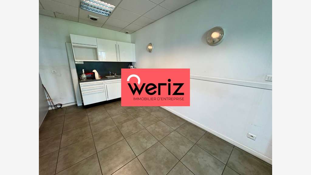 A louer bureaux de 400m² en R+1 à Marseille 13008