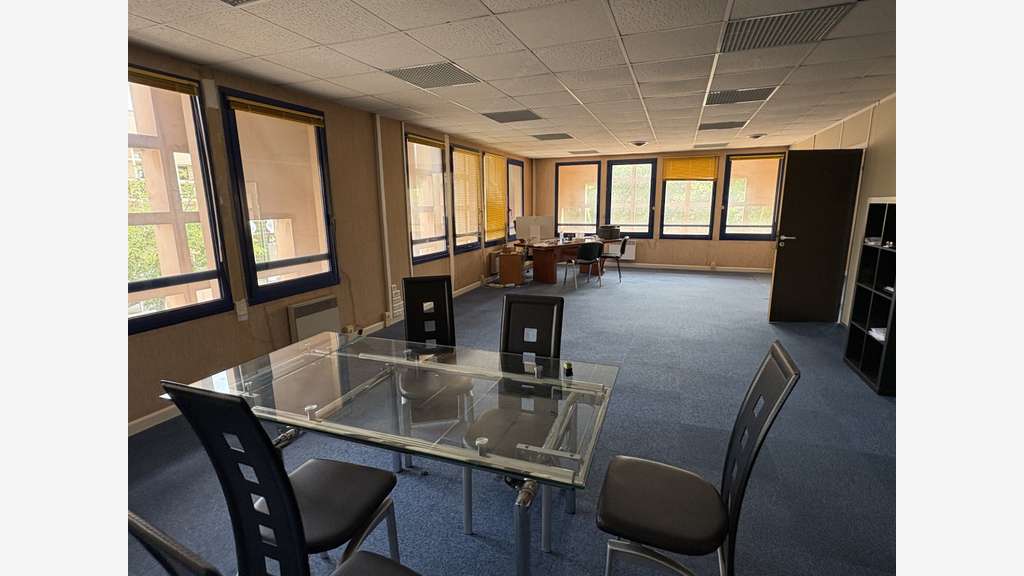 Bureaux de 70m² cloisonnables à Marseille 13009