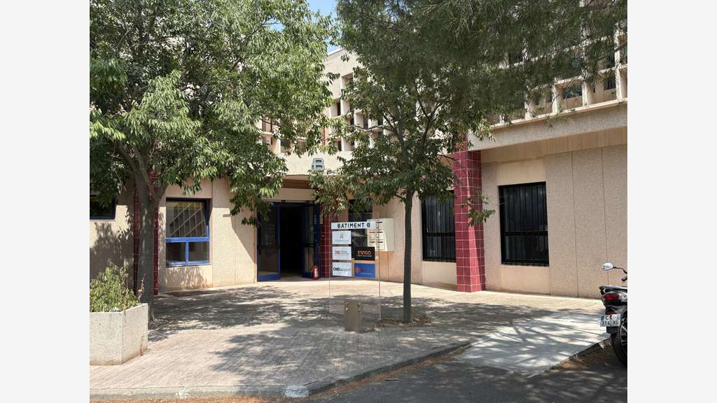 Bureaux de 70m² cloisonnables à Marseille 13009