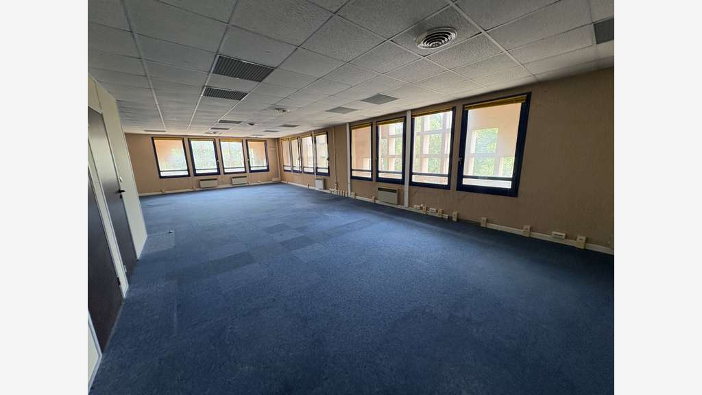 Bureaux de 70m² cloisonnables à Marseille 13009