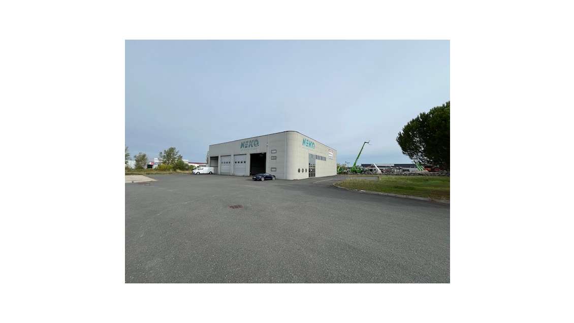 A louer local d'activité 1065m² bordure A68 Tarn