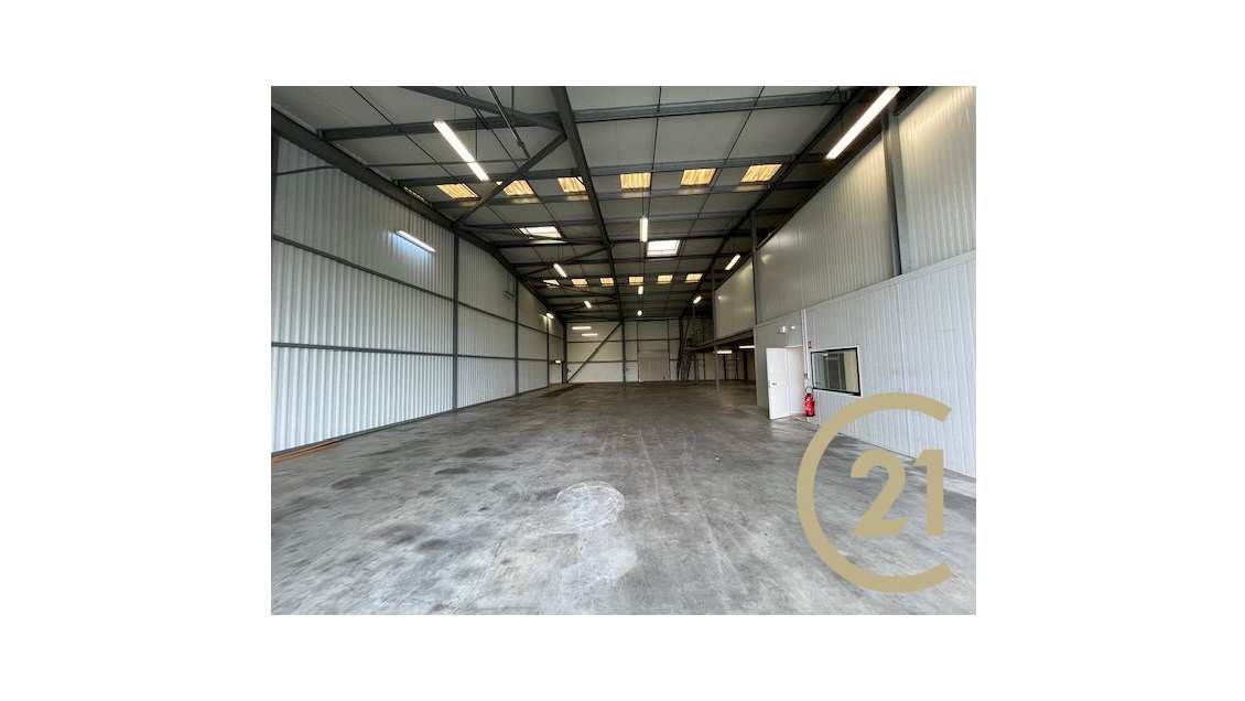 A louer local d'activité 1065m² bordure A68 Tarn