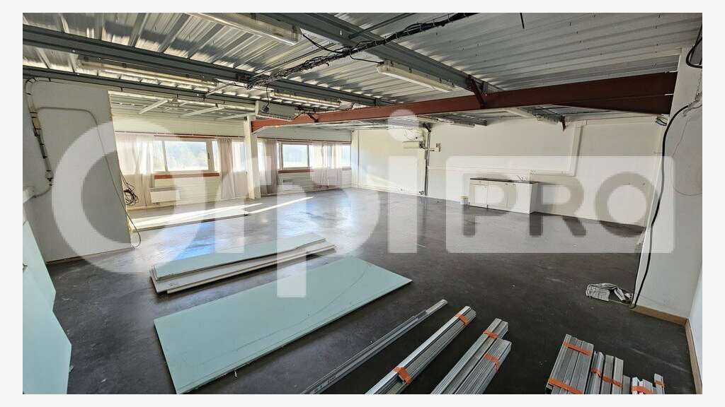 Bureaux 110m² R+1 à louer à Martignas-sur-Jalle