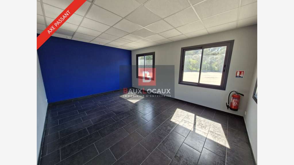 Bureaux 45m² + grand terrain à louer à Martigues 