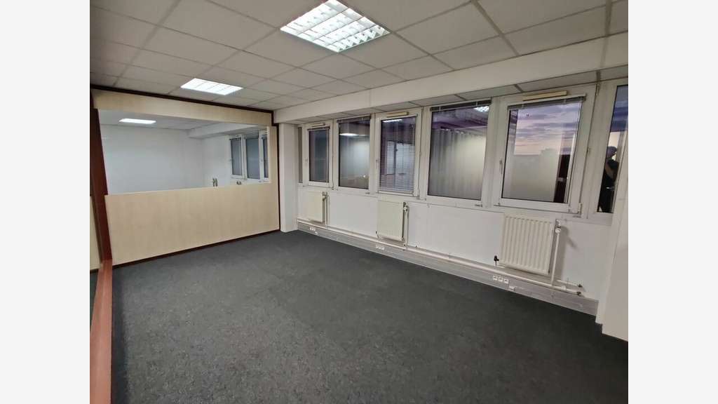 Bureaux refait à neuf 247m² à louer à Massy Opéra