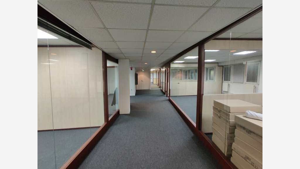 Bureaux refait à neuf 247m² à louer à Massy Opéra