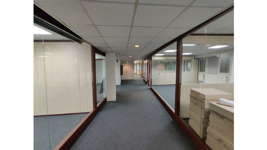 Bureaux refait à neuf 247m² à louer à Massy Opéra 