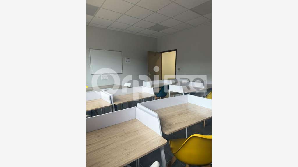 A louer bureaux 281m² en R+1 à Matoury centre