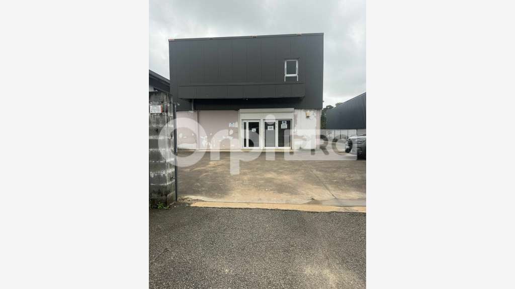 A louer bureaux 281m² en R+1 à Matoury centre