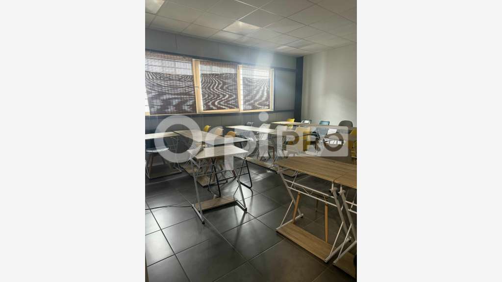 A louer bureaux 281m² en R+1 à Matoury centre