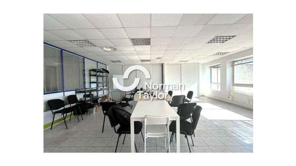 A louer bureaux 150m² R+1 Mauguio Fréjorgues Ouest
