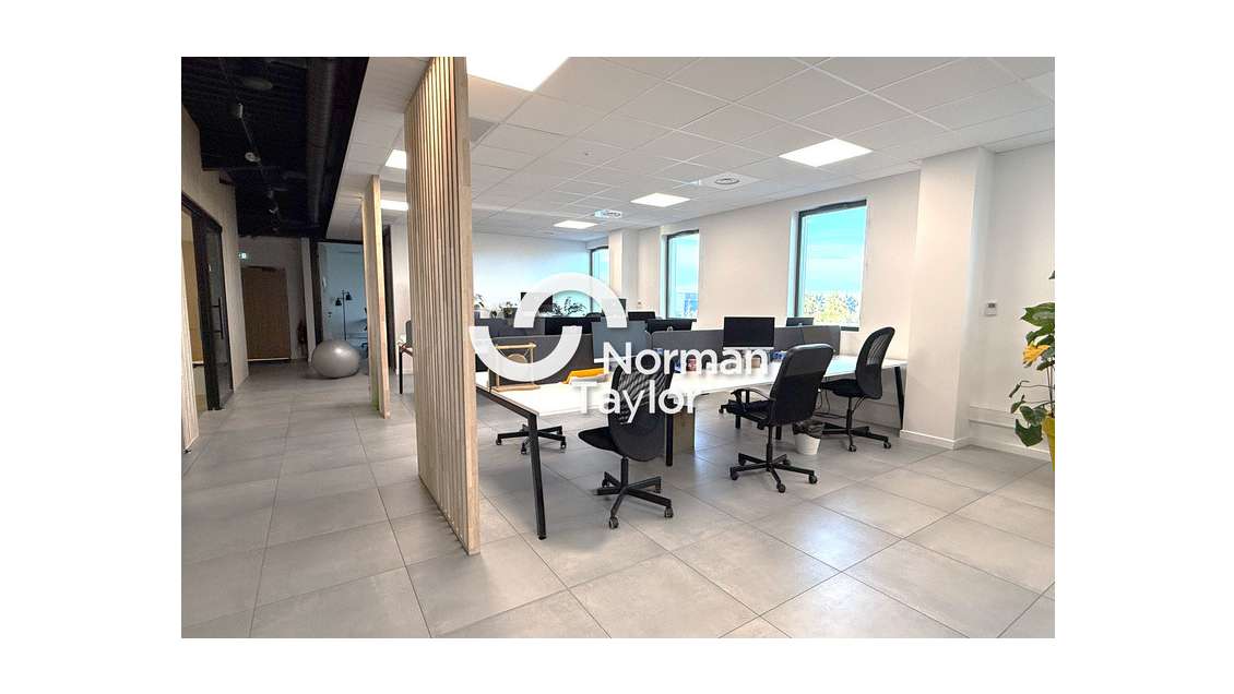 A louer bureaux 392m² aménagés Mauguio proche A9