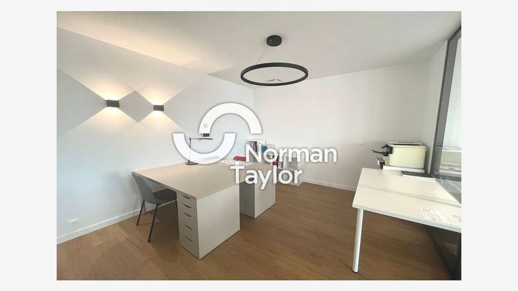 Bureaux 140m² à louer à Mauguio