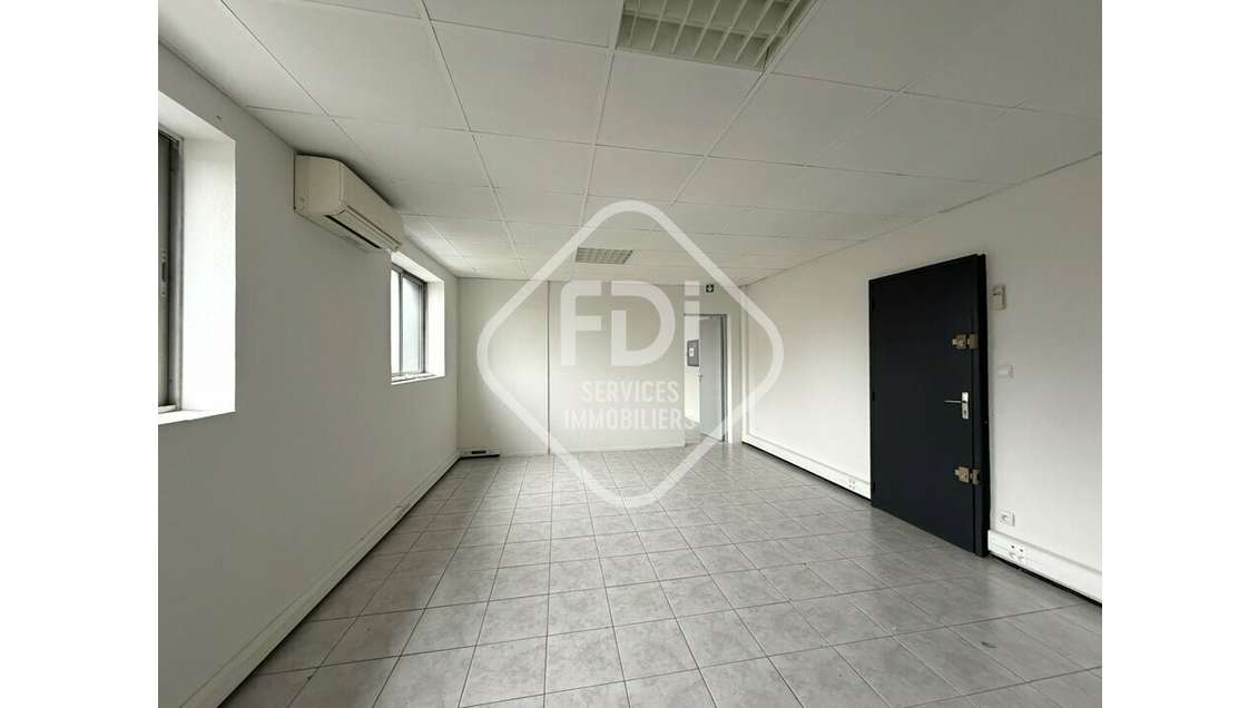 Bureaux de 110m² à louer en ZA à Mauguio