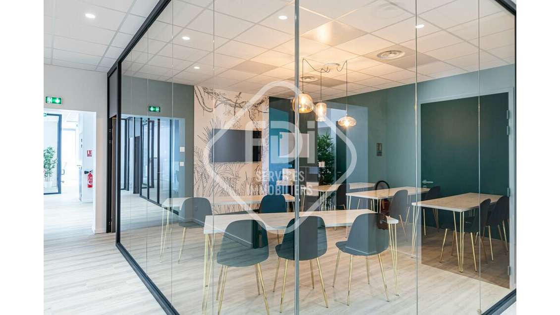 Location local activité 290m² Mauguio empl strat.