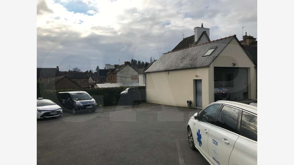 A Louer bureaux local 163m² à Maure de Bretagne