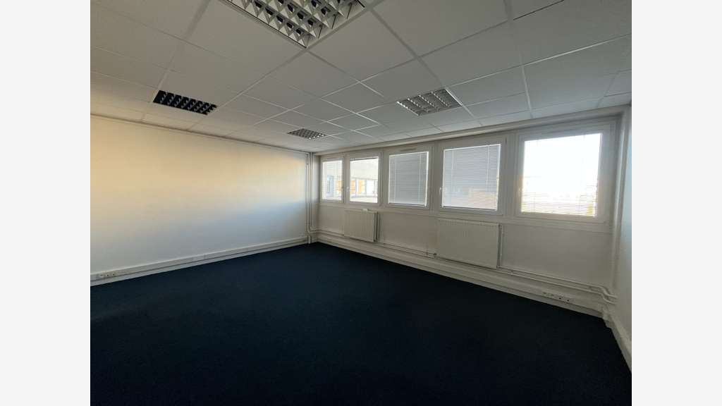 Bureaux de 35 à 57m² sur à louer à Maurepas