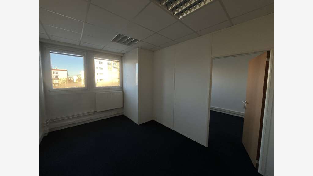 Bureaux de 35 à 57m² sur à louer à Maurepas