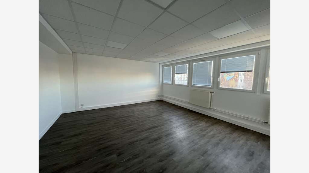 Bureaux de 35 à 57m² sur à louer à Maurepas
