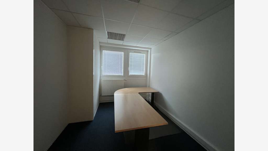 Bureaux de 35 à 57m² sur à louer à Maurepas
