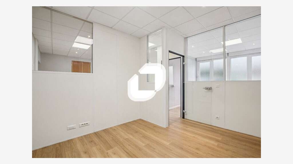 A louer Bureaux 197m² Maurepas