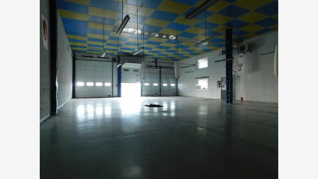 Entrepôts et bureaux 564m² à louer à Maxéville