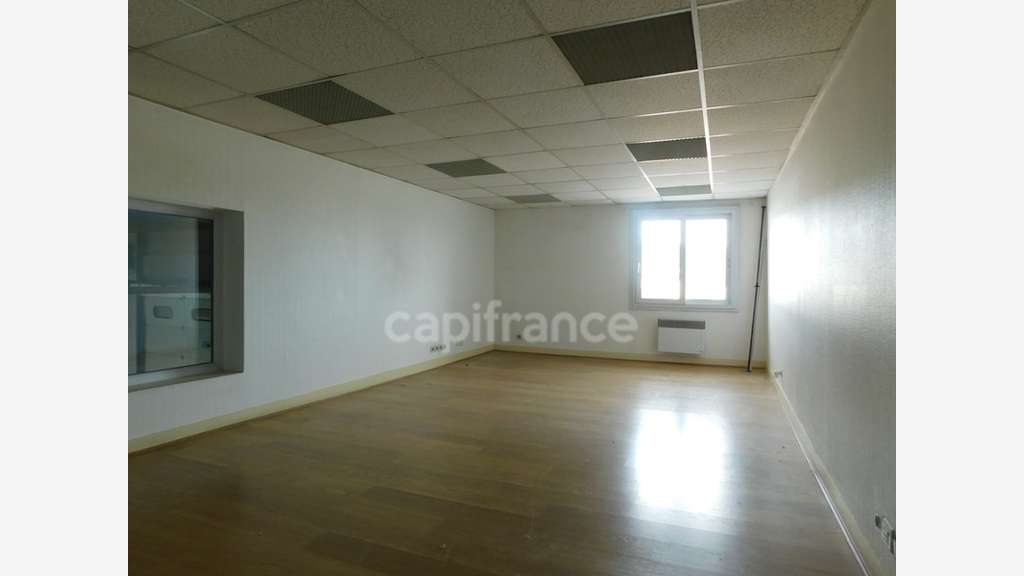 Entrepôts et bureaux 564m² à louer à Maxéville