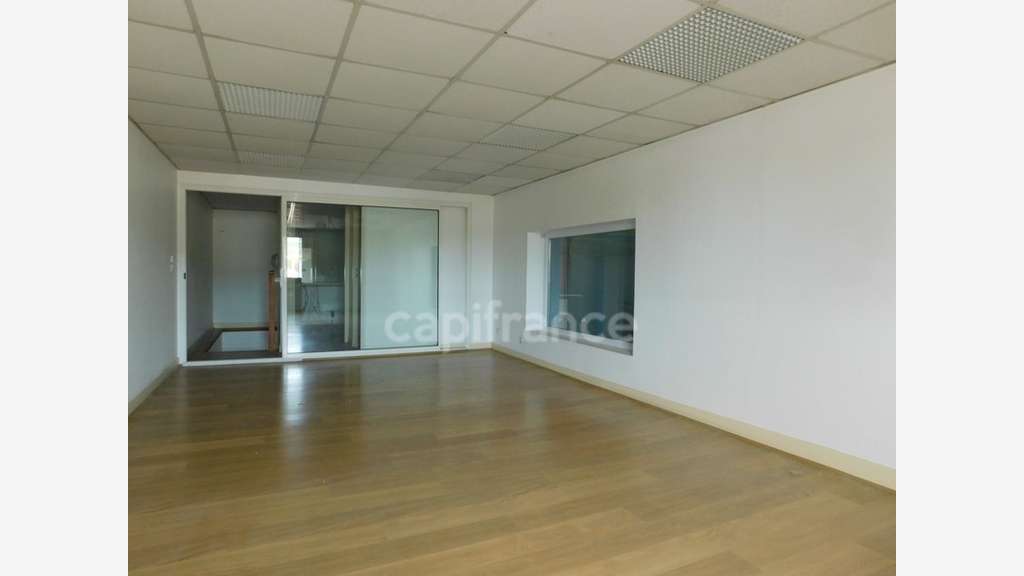 Entrepôts et bureaux 564m² à louer à Maxéville
