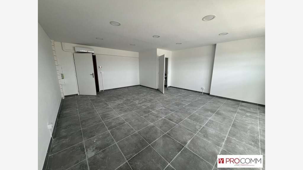 Local professionnel 34m² à louer à Mazan