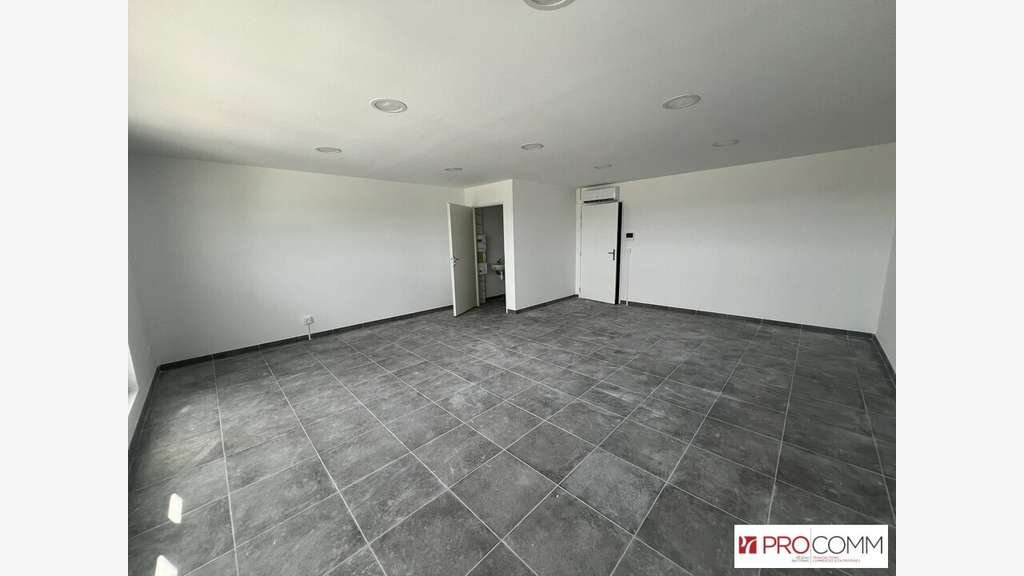 Local professionnel 34m² à louer à Mazan