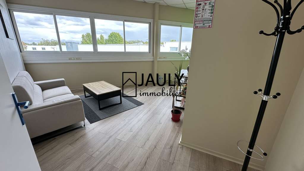 Bureau à louer de 29m² en zac de Quincy-Voisins