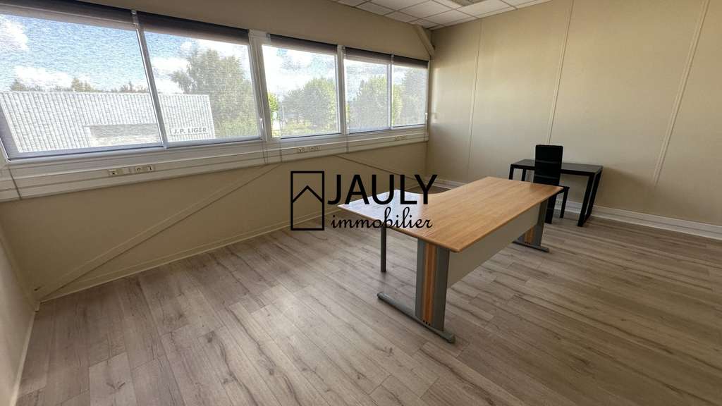 Bureau à louer de 29m² en zac de Quincy-Voisins