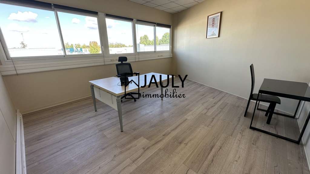 Bureau à louer de 29m² en zac de Quincy-Voisins