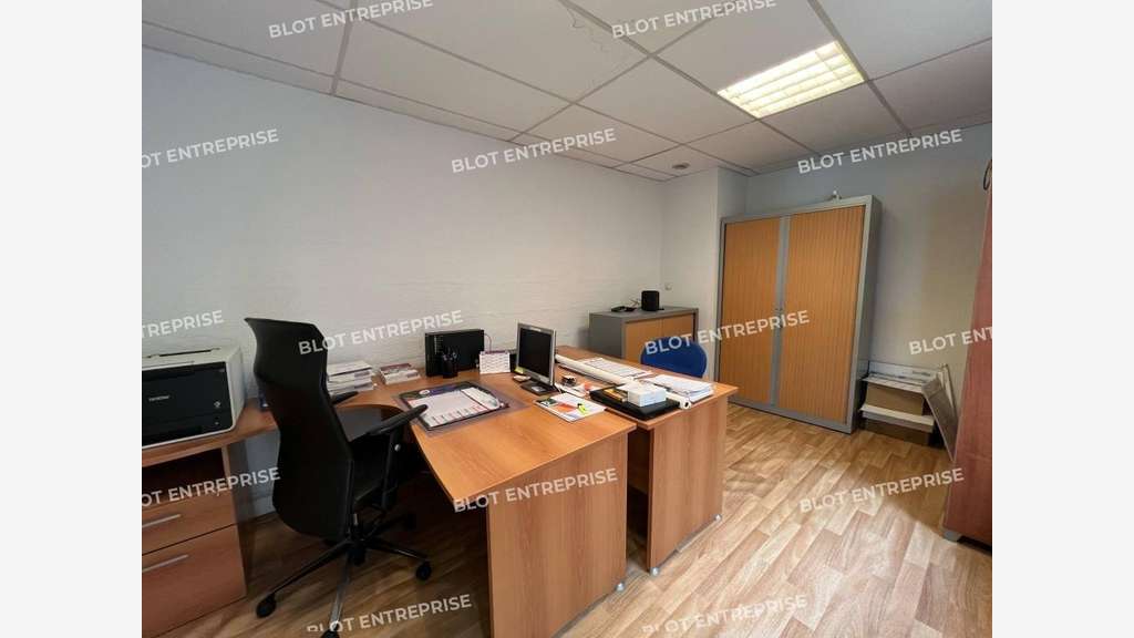 A louer cellule d'activité 200m² à Melesse