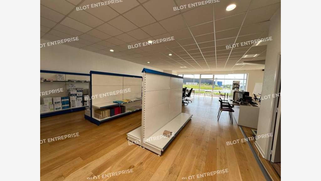 A louer cellule d'activité 200m² à Melesse
