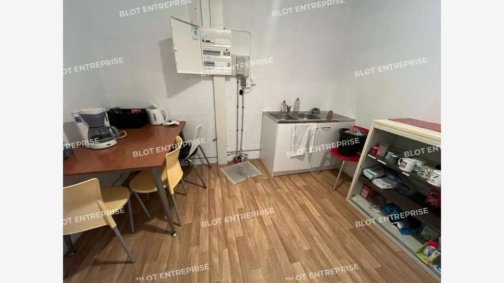 A louer cellule d'activité 200m² à Melesse