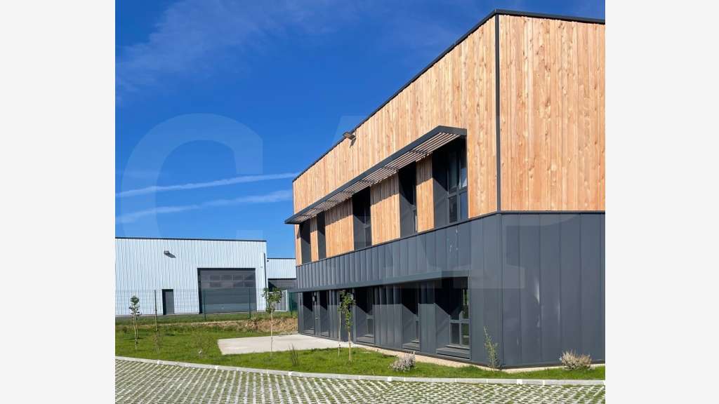A louer bureaux modernes 190m² à Mellac