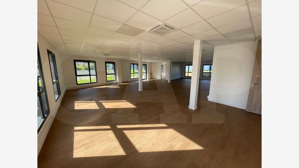 A louer bureaux modernes 190m² à Mellac