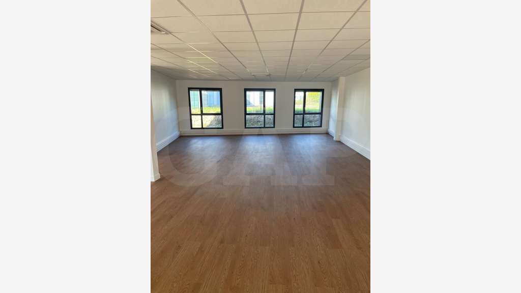 A louer bureaux modernes 190m² à Mellac