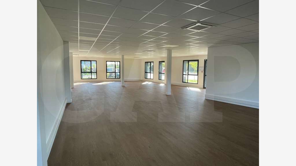 A louer bureaux modernes 190m² à Mellac
