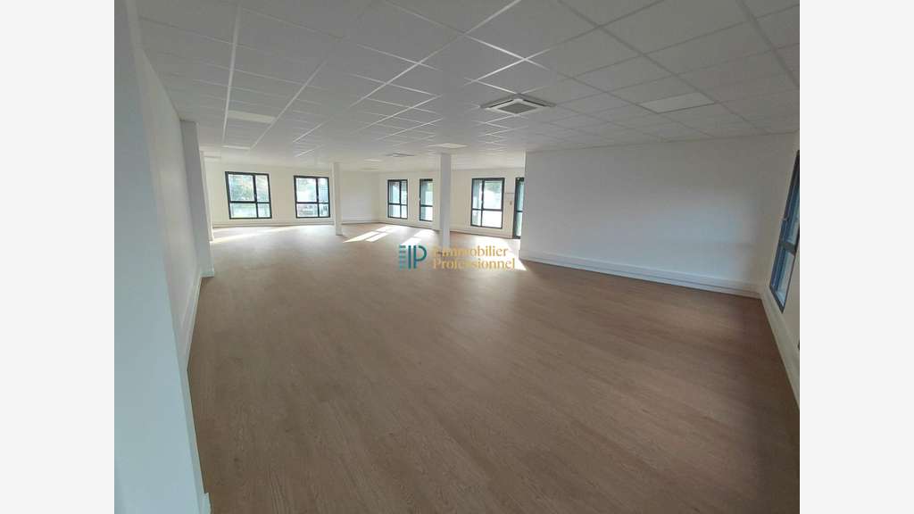 A louer bureaux 159m² zone artisanale Quimperlé