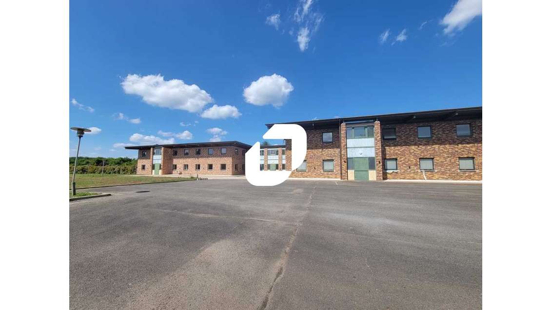 A louer Bureaux 1300m² Mennecy